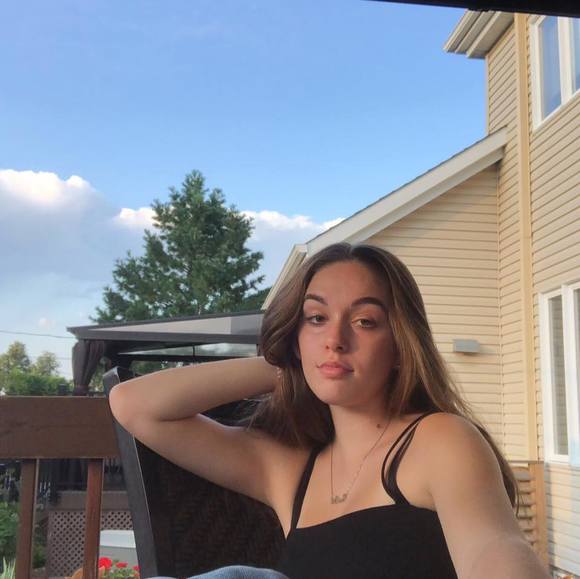 Meet your Posher, Émilie - Picture 1 of 1